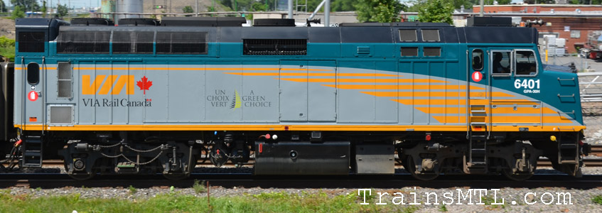 Locomotive VIA6401 right side / coté droit